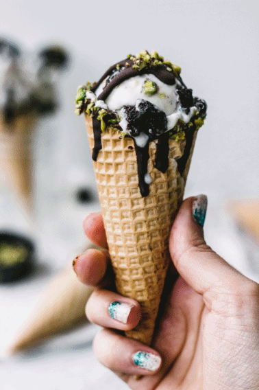 Rożek z czekoladą i posypką